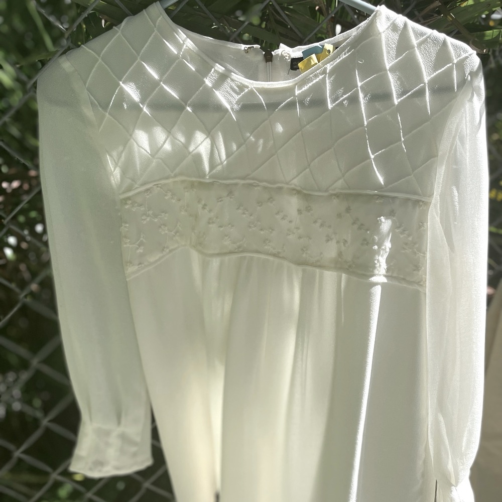 Cream long sleeve blouse with zipper and detail